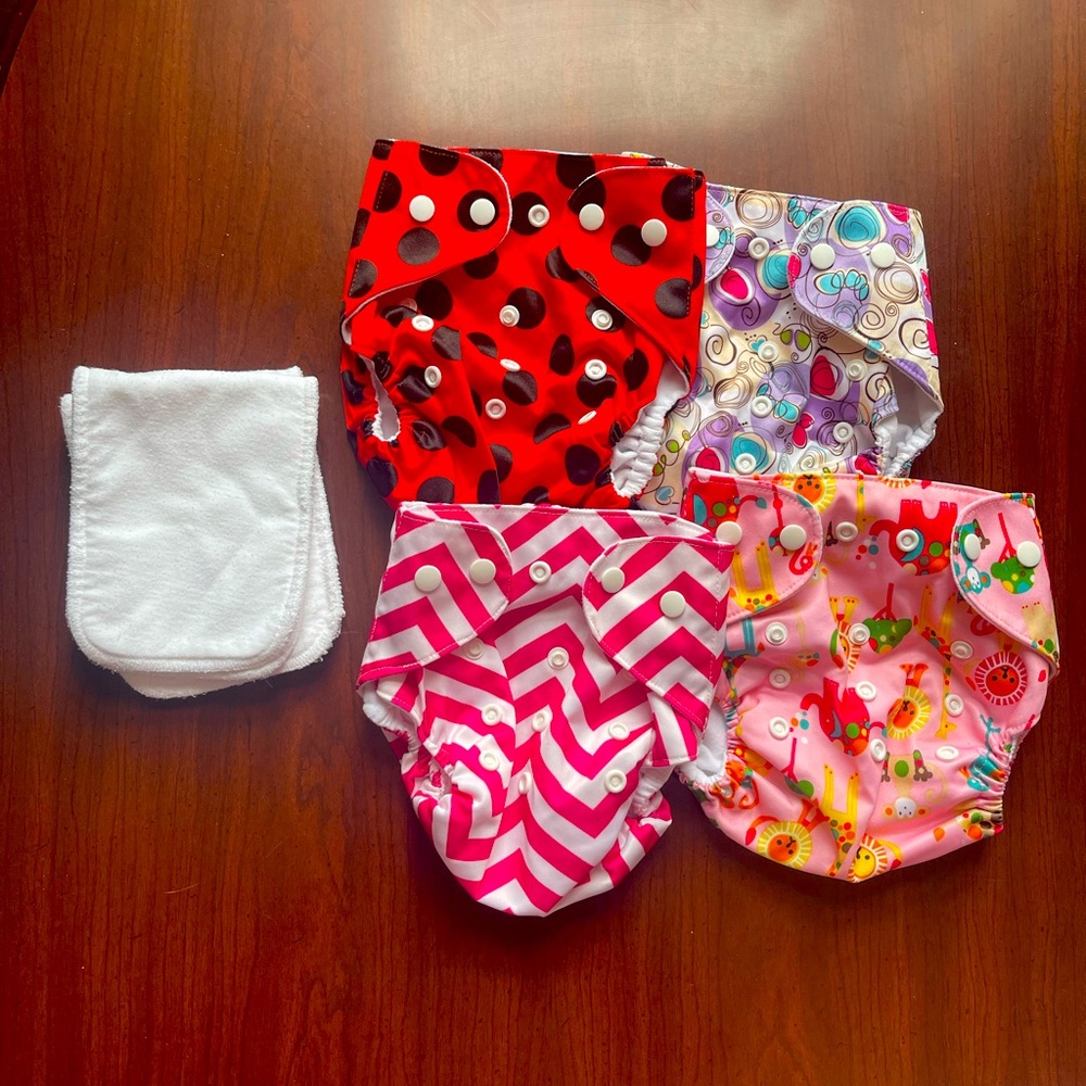 Set of 4 Cloth Diapers (+ two spare liners)